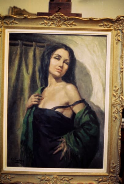 Mujer con chal verde